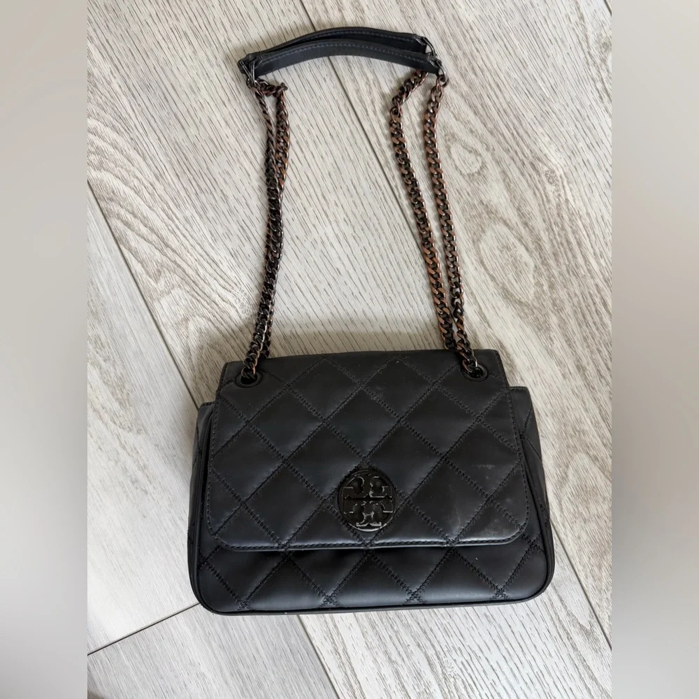 Tory Burch Willa Quilted Leather Shoulder Bag in Black with Chain Strap